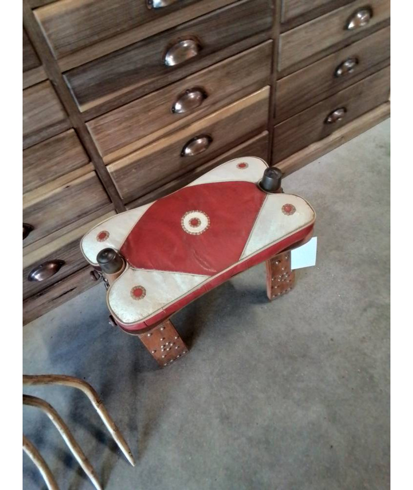 TABOURET SELLE DE CHAMEAU BOIS ET CUIR ROUGE ET BLANC 