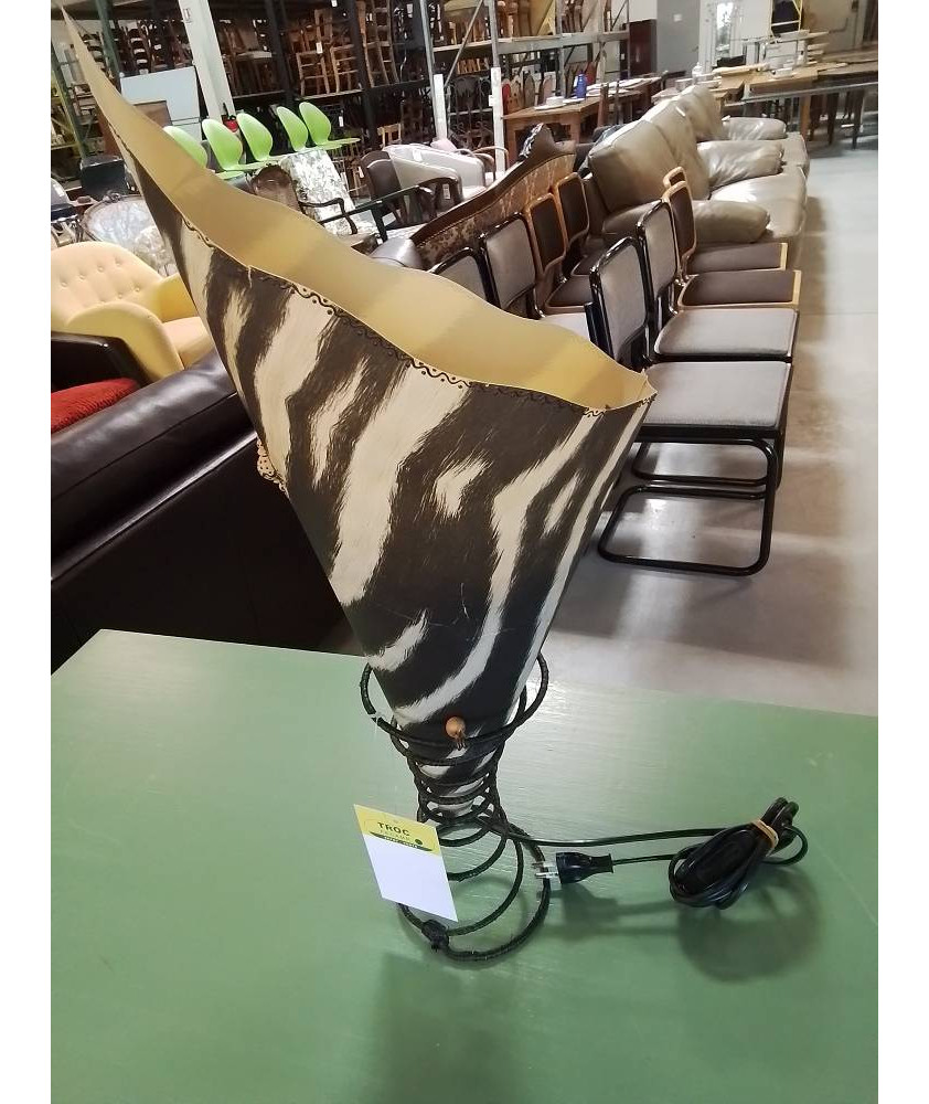 LAMPE RESSORT ET PAPIER ZÈBRÉ
