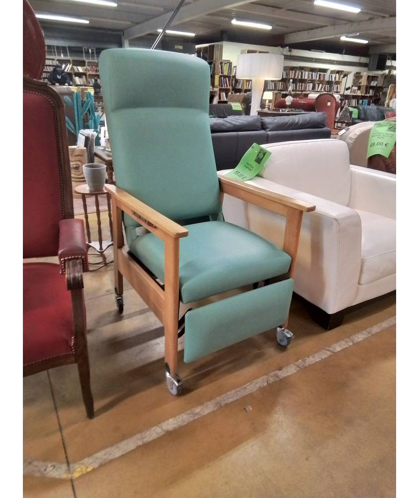 FAUTEUIL MEDICAL SUR ROULETTES 