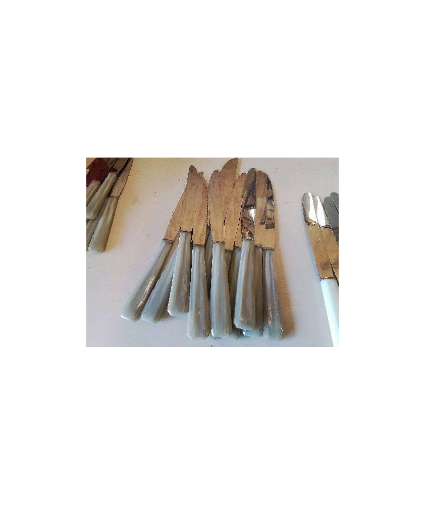 LOT DE 12 COUTEAUX EN RESINE 