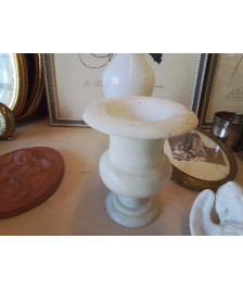 PETIT VASE EN ALBATRE 