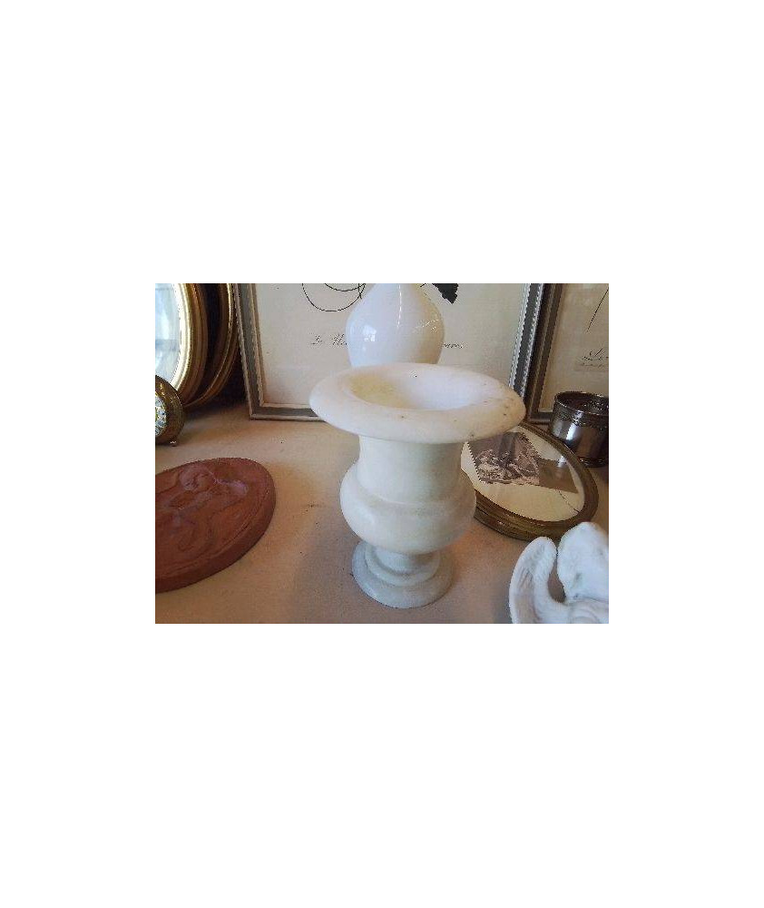PETIT VASE EN ALBATRE 