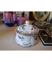 PETITE BOITE EN PORCELAINE 