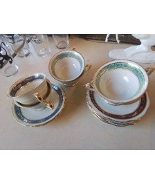 PETITE TASSE EN PORCELAINE DECOREE 