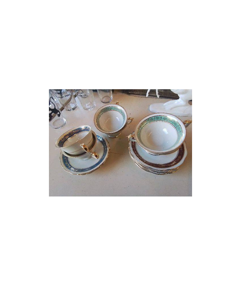 PETITE TASSE EN PORCELAINE DECOREE 