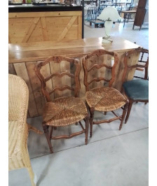 PAIRE DE CHAISES BOIS PAILLÉ STYLE LOUIS XVI XIXE  DOSSIER CHANTOURNÉ GRAVÉ AUX FLEURS 