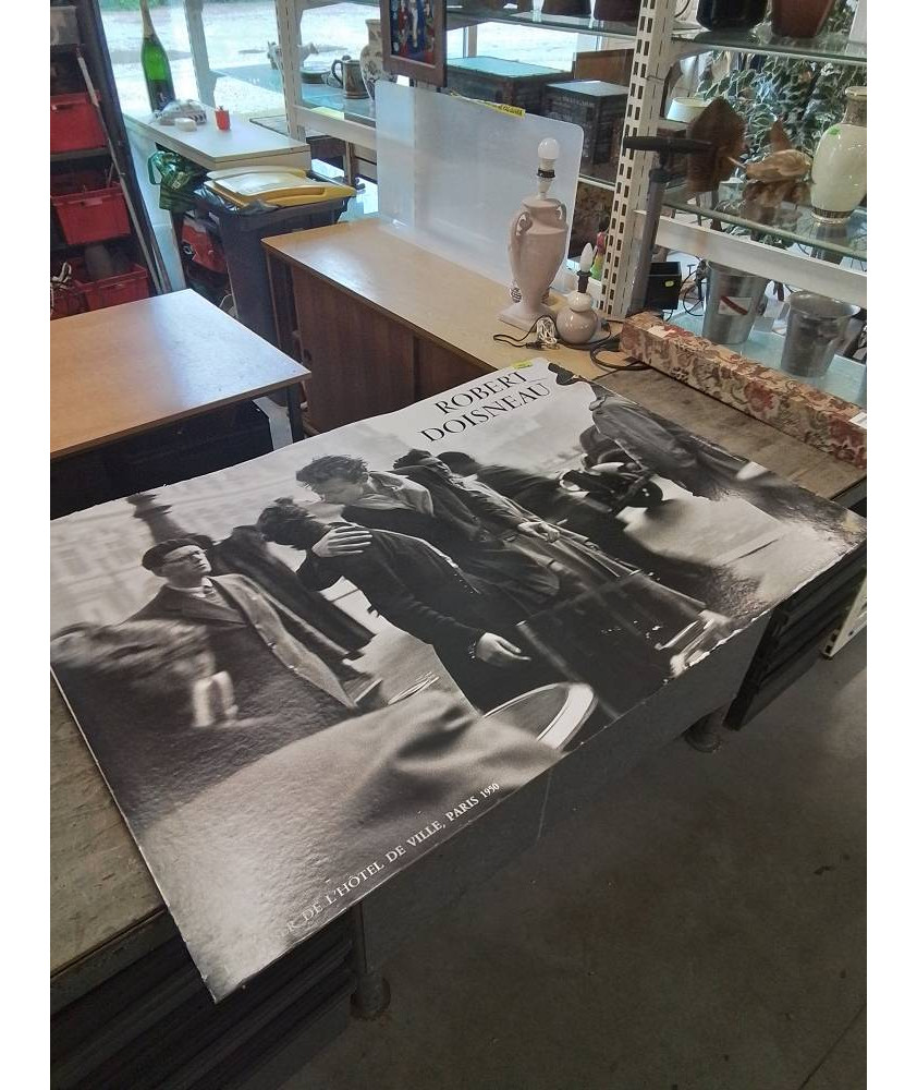 ROBERT  DOISNEAU LE BAISER DE L’HOTEL DE VILLE PARIS 1950 RAPHO EDITION DU DÉSASTRE EN L\'ÉTAT