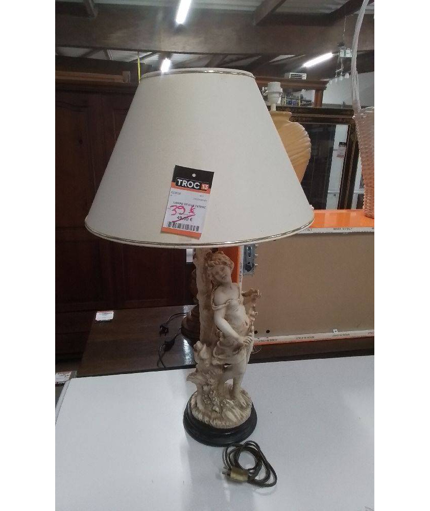 LAMPE RESINE FEMME 