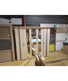 ARMOIRE 5 PORTES EN L’ÉTAT 