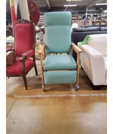 FAUTEUIL MEDICAL SUR ROULETTES 
