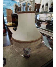 LAMPE  PORCELAINE ASIATIQUE AUX FLEURS AJ TISSU  FRANGE 