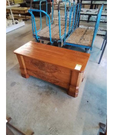 COFFRE BOIS CLAIR MOULURÉ 