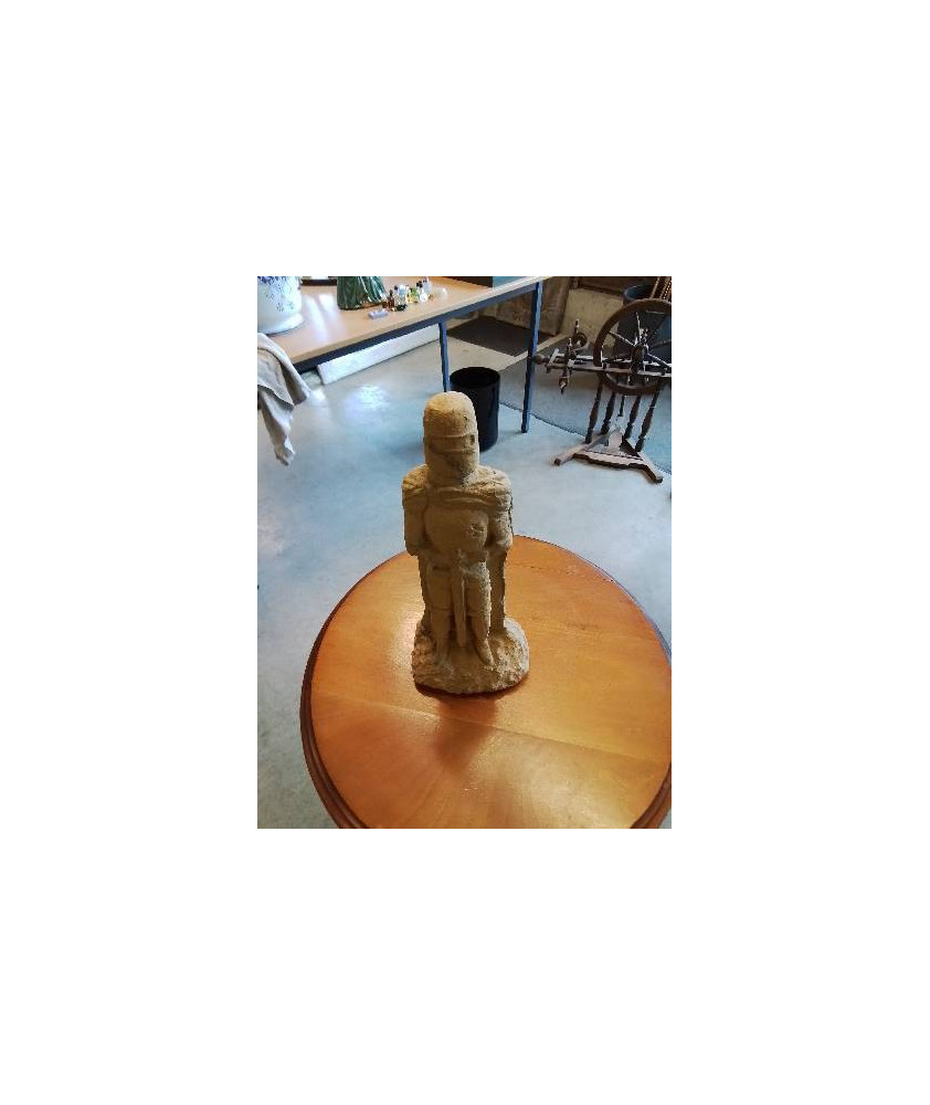 STATUETTE CHEVALIER DES TEMPLIERS PIERRE RECONSTITUÉ 28CM 