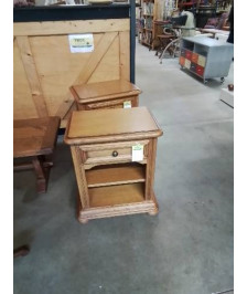 CHEVET CHENE  CLAIR MOULURÉ 1 TIROIR 2 NICHES 