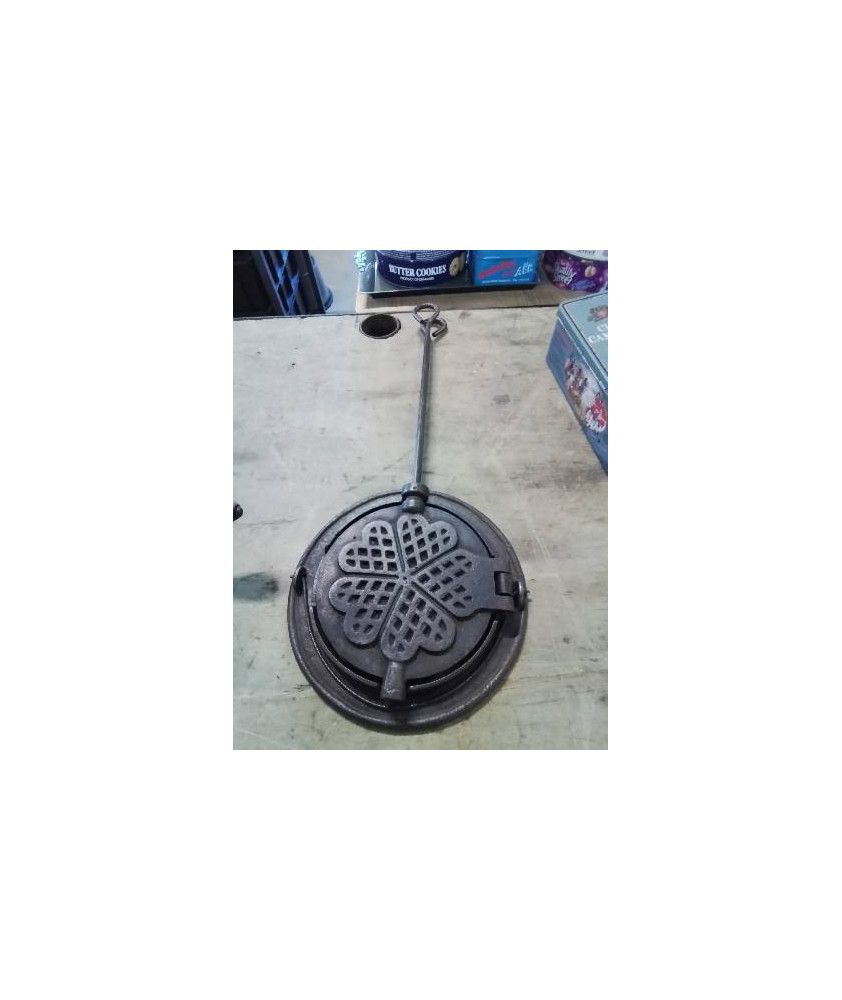 GAUFRIER ET SON SUPPORT FONTE ET FER FORGE XIXE