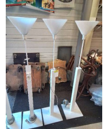 LAMPADAIRE MÉTAL BLANC AJ VERRE OPALESCENT CONFIDENCE AND LIGHT