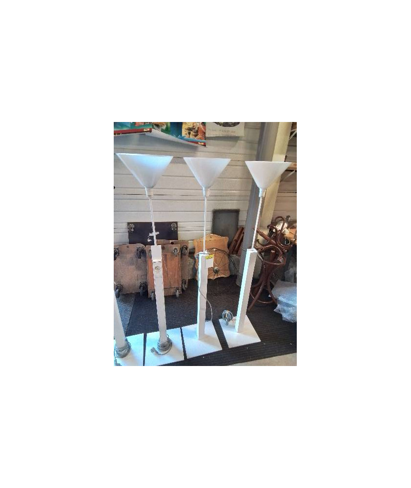 LAMPADAIRE MÉTAL BLANC AJ VERRE OPALESCENT CONFIDENCE AND LIGHT