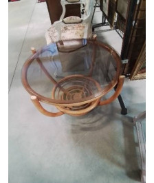TABLE BASSE RONDE PIÈTEMENT ROTIN PLATEAU VERRE FUMÉ ANNÉES 60