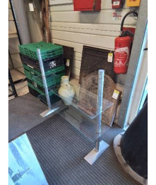 ÉTAGÈRE SUR PIEDS METAL CHROMÉ 2 TABLETTES VERRE ANNÉES 70 EN L\'ÉTAT 