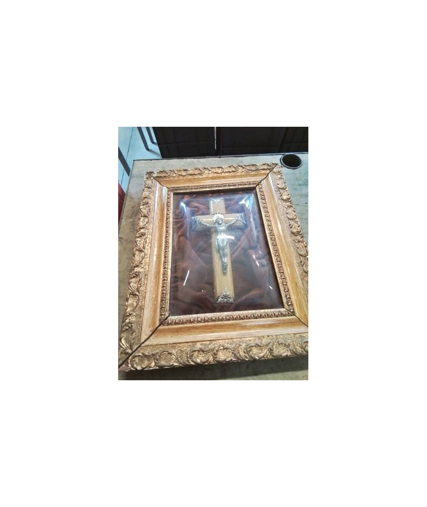 CADRE CHRIST SOUS GLOBE 