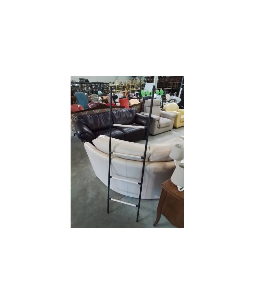 ECHELLE SÈCHE SERVIETTES MÉTAL NOIR ET BOIS CLAIR 4 BARREAUX 