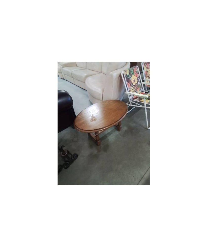 TABLE BASSE OVALE A ENTRETOISE STYLE RÉGENCE 