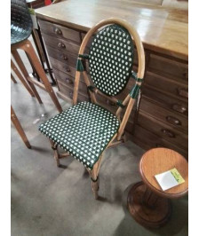 CHAISE DE TERRASSE VANNERIE ET RÉSINE VERT ET BLANCHE TRESSÉE 