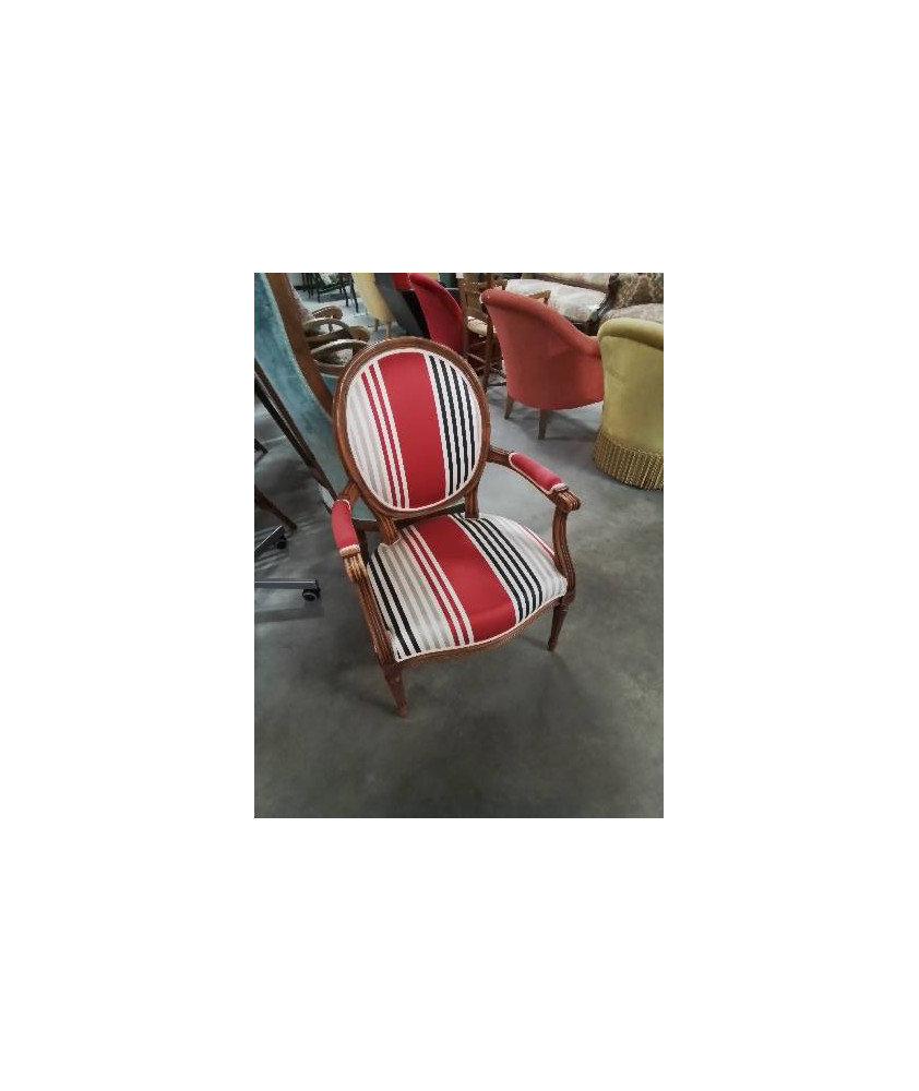 FAUTEUIL MÉDAILLON BOIS CLAIR CAPITONNÉ TISSU A RAYURES ROUGE ECRU NOIR STYLE LOUIS XVI
