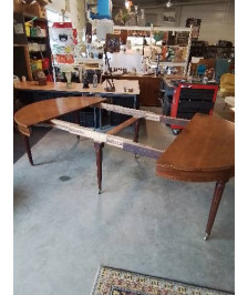 TABLE OVALE ACAJOU STYLE LOUIS XVI 145X130X74,5CM (S’OUVRANT A 134CM VENDUE SANS RALLONGE