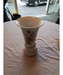 VASE CÉRAMIQUE A LA CORNE D ABONDANCE 