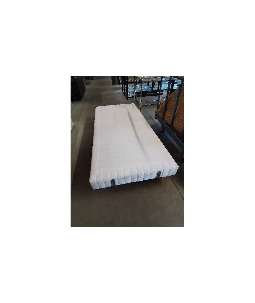 SOMMIER TAPISSER A LATTES SUR ROULETTES 