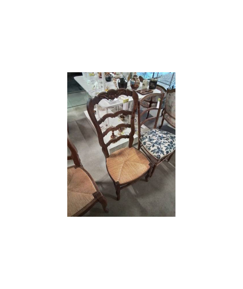 CHAISE BASSE BOIS PAILLÉ DOSSIER CHANTOURNÉ STYLE RÉGENCE COQUILLE 