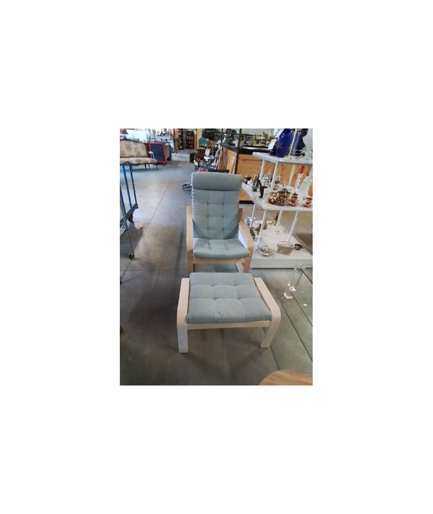 FAUTEUIL ET SON REPOSE PIEDS BOIS CLAIR ET TISSU GRIS