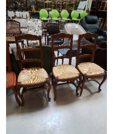 3 CHAISES PAILLÉ BOIS SCULPTÉ AU PANIER 