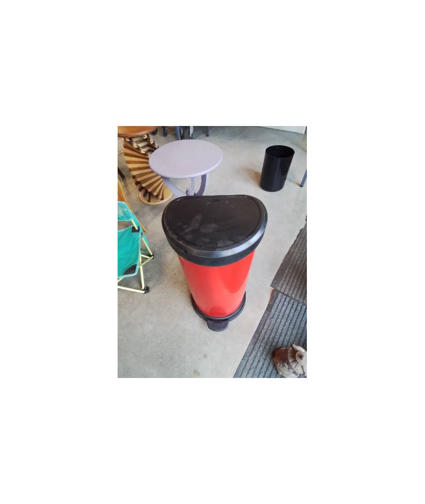 POUBELLE A PÉDALE RESINE ROUGE ET NOIR CURVER