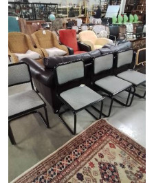 4 CHAISES PIÈTEMENT MÉTAL NOIR ASSISE ET DOSSIER CAPITONNÉ TISSU GRIS’