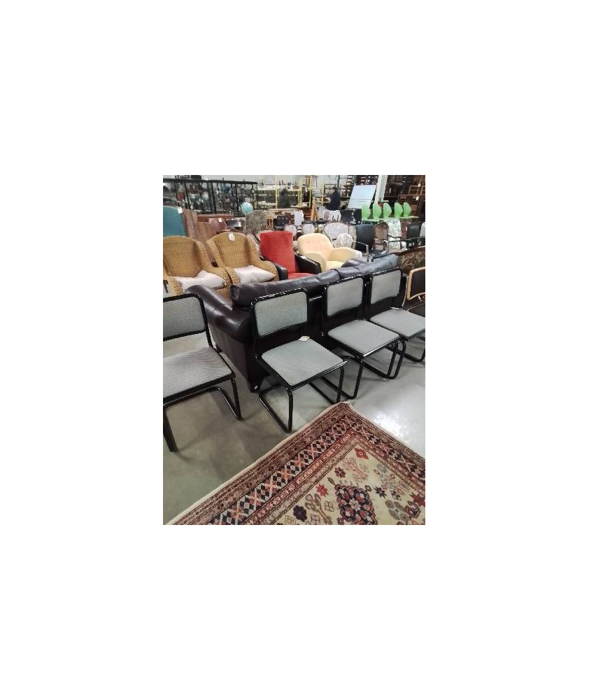 4 CHAISES PIÈTEMENT MÉTAL NOIR ASSISE ET DOSSIER CAPITONNÉ TISSU GRIS’