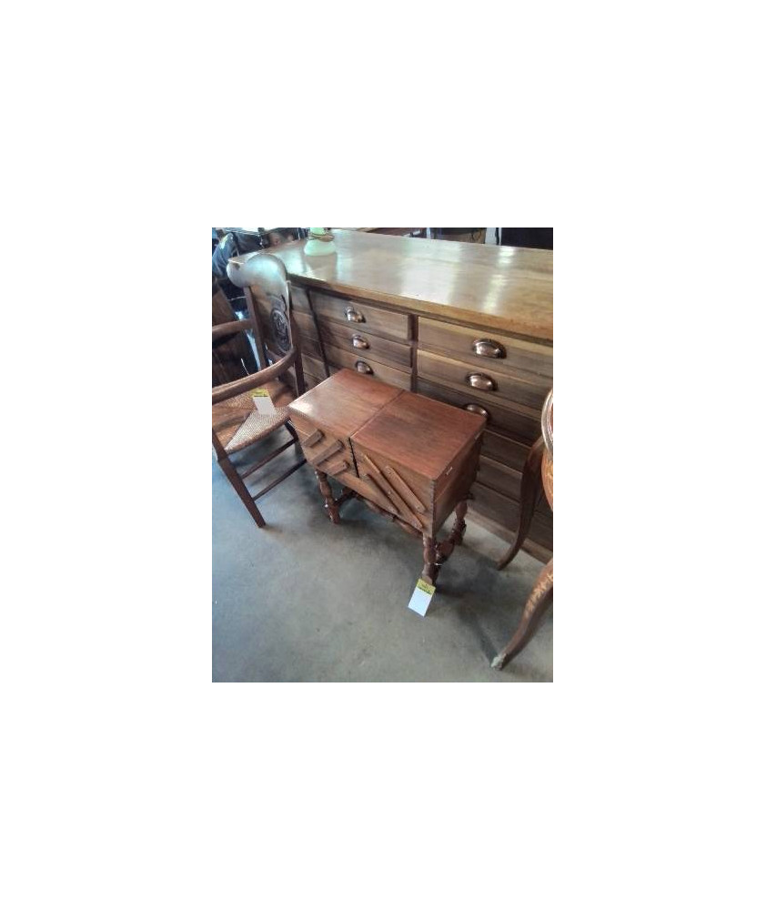 TRAVAILLEUSE BOIS CLAIR A COLONNES PIEDS BALUSTRE A ENTRETOISE STYLE RÉGENCE 