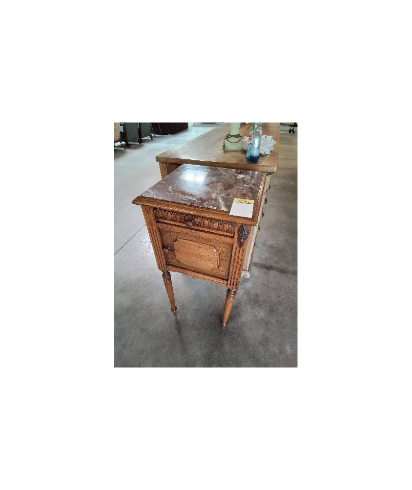 CHEVET BOIS CLAIR SCULPTÉ ET MOULURÉ DESSUS MARBRE ROUGE VEINÉ FIN XIXE