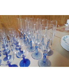 VERRE A PIED BLEUE 