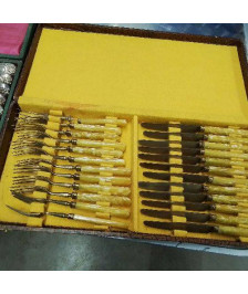 LOT 24 COUVERTS BAKELITE EN L’ETAT