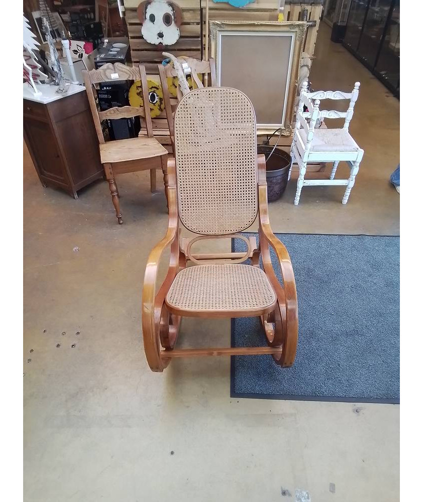 ROCKING CHAIR