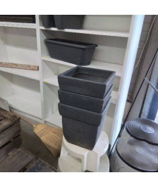 POT FLEURS PLASTIQUE GRIS CARRÉ 