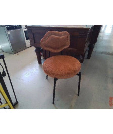 PETITE CHAISE MARRON PELUCHE ET METAL NOIR REF : NVGORDER13543-HJ