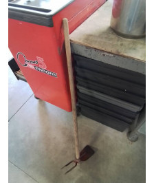 HOUE LANGUE ET PELLE