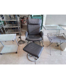 FAUTEUIL NOIR AVEC SON REPOSE PIED 