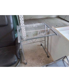 PETIT BUREAU PLATEAU EN VERRE SUR ROULETTE 