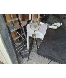 LAMPADAIRE TRIPODE 