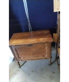 MEUBLE BAR A ROULETTES EN L’ETAT