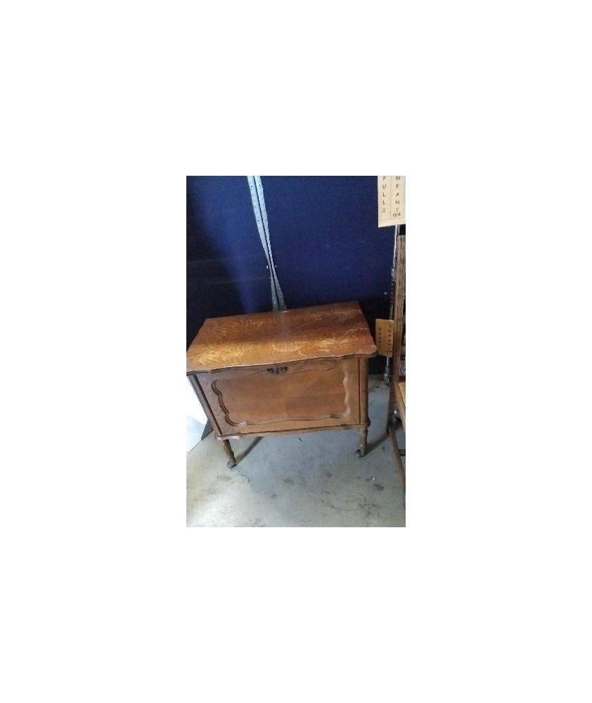 MEUBLE BAR A ROULETTES EN L’ETAT